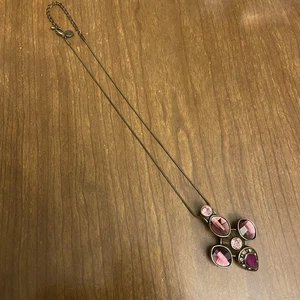 Elegante collar colgante cruz mullida cristal Swarovski Touchstone en púrpura. - Imagen 1 de 7