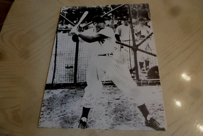 Lote de 10 fotos de Joe Dimaggio sin firmar de los Yankees Foto 1 de 2