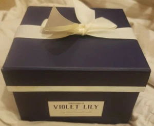 Tribeca Candle Co. VIOLET LILY Soy Blend Scented Candle ~ 14 Oz - Picture 1 of 2