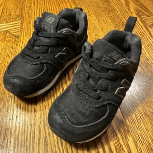 New Balance Baby Girl 574 V1 Bungee Sneaker Black Sz 6 Toddler - Picture 1 of 12