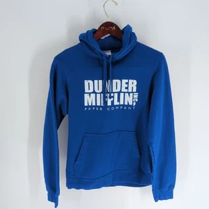 Port & Company Dunder Mifflin Paper Co. Sudadera con capucha Spell Out azul talla S - Imagen 1 de 8