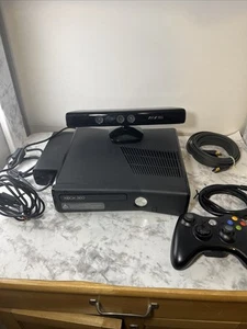 Microsoft Xbox 360 S Model 1439 Konsole System Bundle - getestet und funktioniert super - Bild 1 von 14