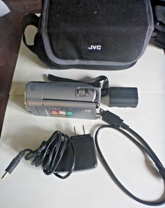 JVC Everio GZ-HM30 HD 40x Zoom Digital Camcorder Bundle - Picture 1 of 6
