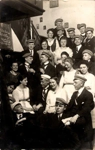 Studentika Foto Ak Studentengruppe mit jungen Frauen, 1921 - 4549464 - Picture 1 of 2