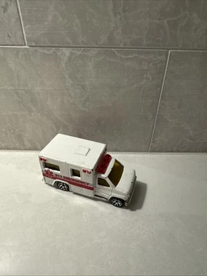 1996 Matchbox Ambulance White And Red - Image 1 of 4