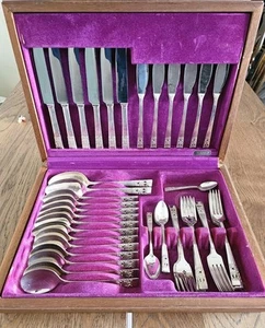 Oneida Community Plate Hampton Court 46 Pie R Cutlery Set In Case - Picture 1 of 4