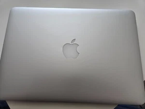 Apple MacBook Pro Retina 13.3" 2015 - 512GB SSD 16GB Ram 3.1GHz Intel Core i7 - Afbeelding 1 van 12