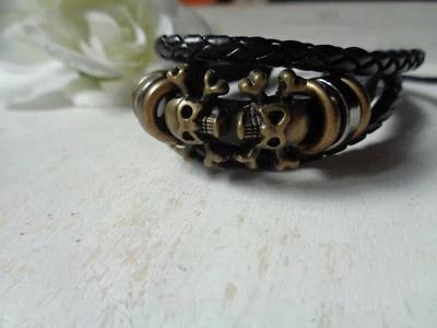 Echtes Leder Armband 3fach schwarz mit bronze  Totenköpfe und Metallelementen - Bild 1 von 2