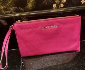 👠👛🩷 Bolsa de cuero Michael Kors para mujer con cremallera rosa intenso - Imagen 1 de 5