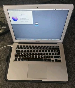 Apple MacBook Air 13.3" Mid 2017 i5, 256GB SSD, 8GB Ram - Read Description - Afbeelding 1 van 4