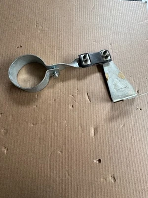 A04-18007-000 - 4" COLGADOR-TUBO, EXHUAST-FREIGHTLINER Foto 1 de 2