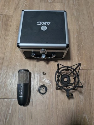 AKG P420 Studio Condenser Recording Podcasting Microphone [WITH CASE] - Image 1 of 4