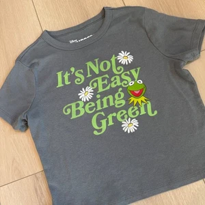 Camiseta corta gris pequeña para mujer Disney Muppets Kermit It's Not Easy Being verde - Imagen 1 de 8