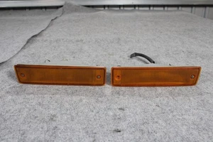 TOYOTA CROWN GS131 OEM JDM RHD PARACHOQUES DELANTERO LUCES INTERMITENTES KOITO 30-136 - Imagen 1 de 9