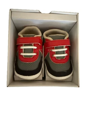 NUEVO EN CAJA Robeez Mini Shoez Kickin Kyle Gris Rojo 2/3-6 Meses Foto 1 de 4