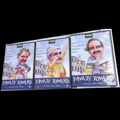 3 original BBC Video DVDs - FAWLTY TOWERS - all 12 episodes - JOHN CLEESE - Imagem 1 de 4