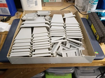 Atlas #80 47 Piece HO Gauge Pier Set In Box - Image 1 of 4