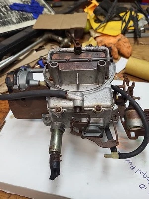 Motorcraft 2barrel 汽化器可能适用于 360 吉普车原始应用... — 第 1/4 张图片