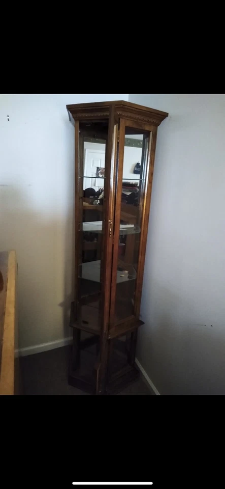 Antiguo gabinete de curiosidades de roble vintage años 80 buen estado recogida local Foto 1 de 4