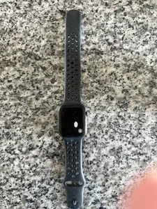 Apple Watch Se 40mm Watch - Photo 1 sur 4