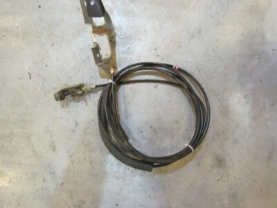 Mazda RX8 2007 cable de liberación de puerta de combustible y palanca Foto 1 de 2