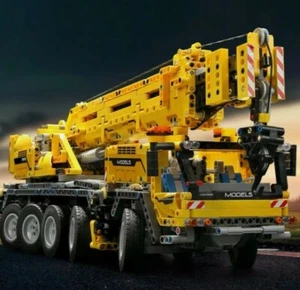 MOULD KING Building Blocks Toys Mobile Crane Truck Model Building Kit,2590 Pcs - Picture 1 of 9