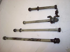 71 73 75 KAWASAKI F7 175 F6 MOTOR ENGINE MOUNTS BOLTS - Bild 1 von 1