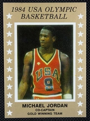 1984 EUA Basquete Olímpico MICHAEL JORDAN Cartão Co-Capitão Equipe Vencedora Dourada - Imagem 1 de 2