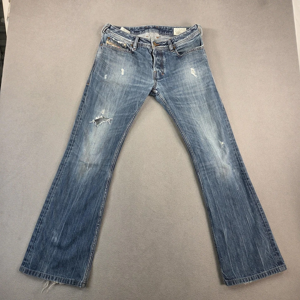 Jeans masculino Diesel Zathan azul bootcut jeans desbotado 008B9 serve 31x30 alterado - Imagem 1 de 4