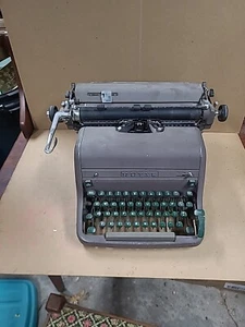 Vintage ROYAL HH  HHE Manual Typewriter 1953 Green Keys - Picture 1 of 6