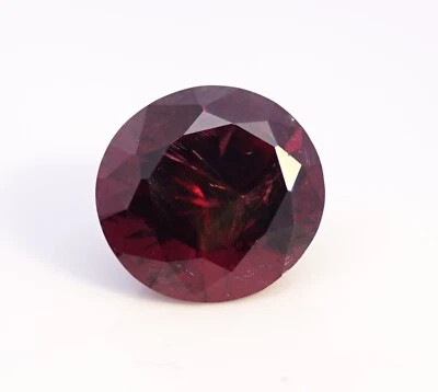 Garnet  5.43  Carat round  cut  loose gemstone - Image 1 of 4
