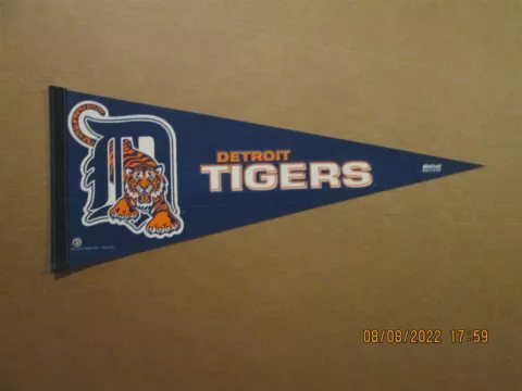 MLB Detroit Tigers Vintage Circa 2004 Wincraft Team Logo Baseball Pennant Cover