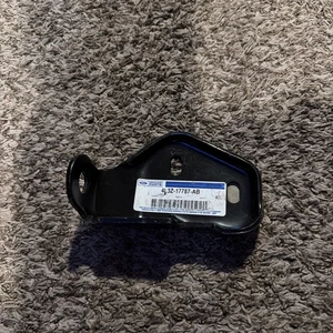 Ford OEM Bracket Bumper Mounting Passenger Side for F-150 04-05 4L3Z-17787-AB - Picture 1 of 7