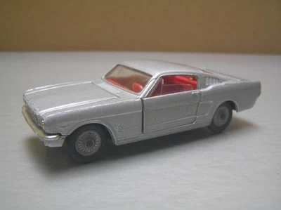 Corgi Toys 320 Ford Mustang Fastback 2+2 Metallic Silver Rare Cast Wheels EXC - Image 1 of 4