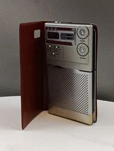 Radio tascabile AM/FM vintage PANASONIC RF-016 con custodia - ricambi o riparazione - Foto 1 di 11