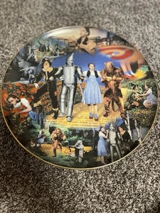 Wizard of Oz Collector Plate – “Follow the Yellow Brick Road” – 2003 A2814 - Picture 1 of 6