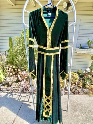 Spirit Halloween Adult Gold Green Emerald Medieval Costume Cosplay Large   - Image 1 of 4