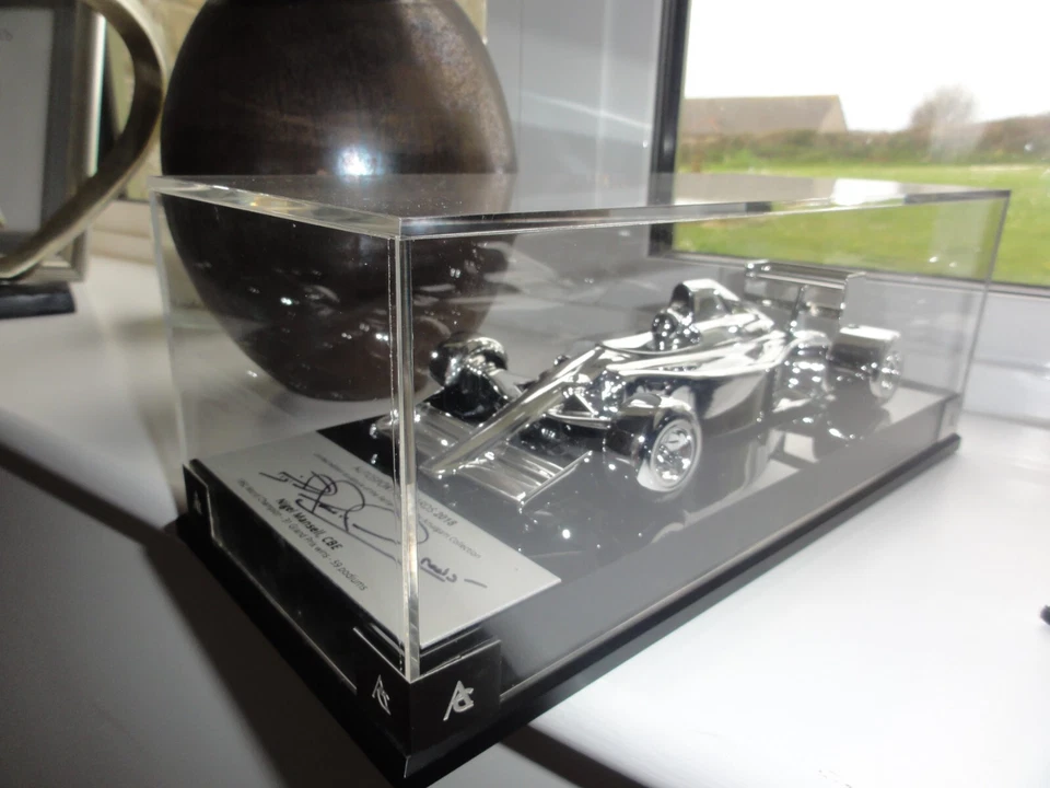 Centro tavolo 1/18 Nigel Mansell firmato F1 Autosport Awards Ferrari 640 Amalgama - Immagine 1 di 4