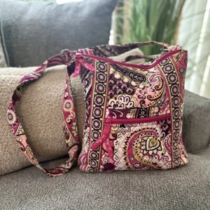 Vera Bradley Hipster Bag / Crossbody In Retired Very Berry Paisley Pattern Purse - Picture 1 of 8