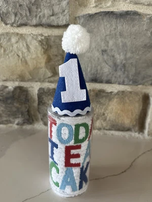 Babero y sombrero Mudpie primer cumpleaños hoy como pastel  Foto 1 de 4