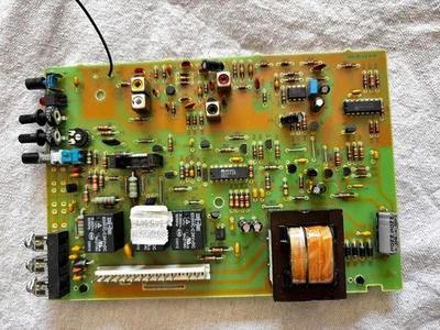 Overhead Door 1/2 Hp Garage Door Opener Model 696CD/B CONTROL BOARD  - Image 1 of 4