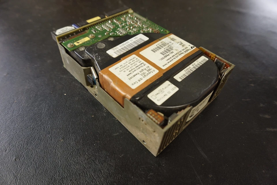 IBM Type 0661 160MB 3.5IN HH SCSI 1 50 PIN Hard Drive - Image 1 of 2
