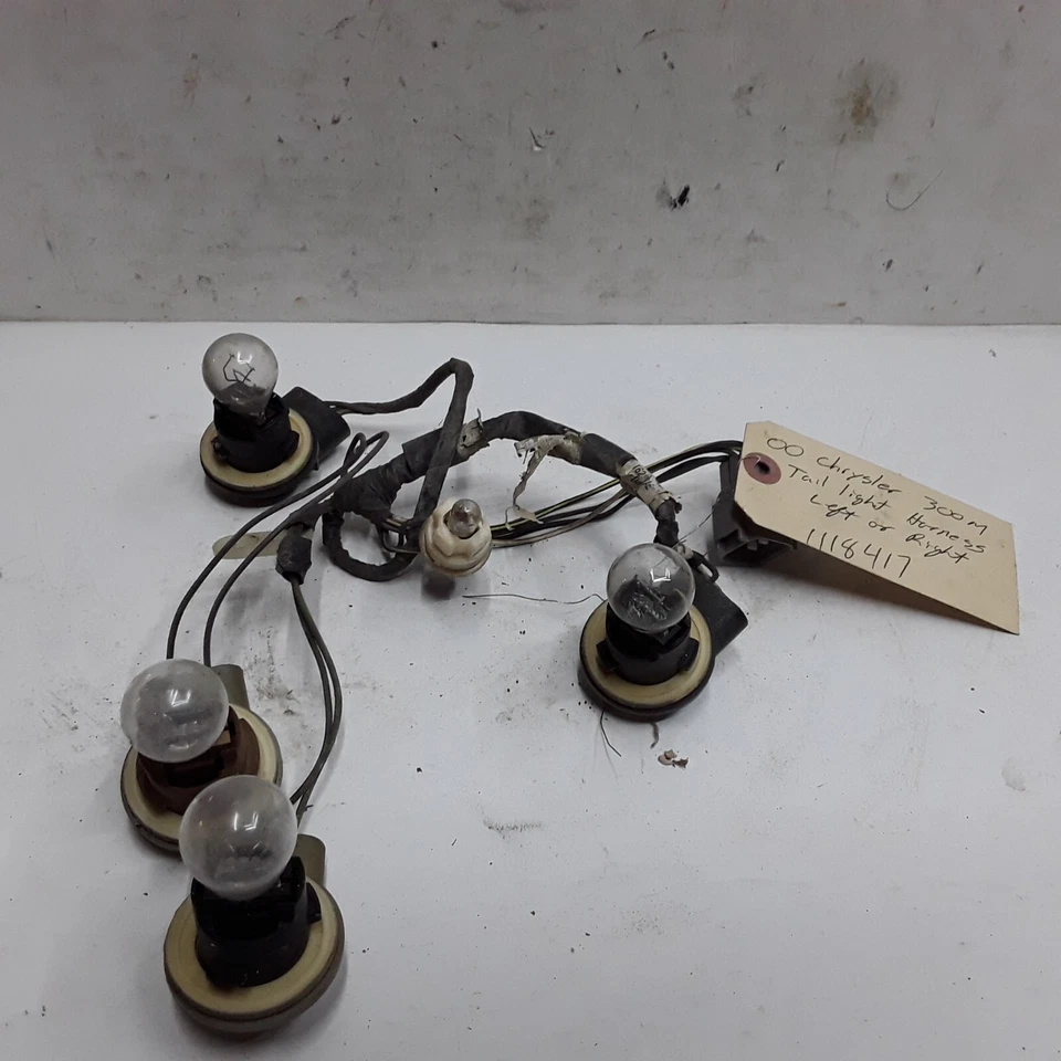 00 99 Chrysler 300M arnés de cableado de luz trasera izquierda o derecha OEM Foto 1 de 1