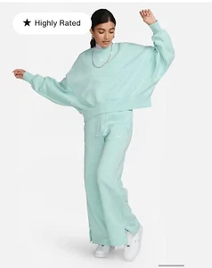 $70 Women's Medium Nike Fleece Oversized CROPPED Crewneck Sweatshirt DQ5761 346 - Picture 1 of 8