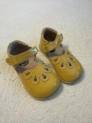 Zapatos Livie And Luca Petal Amarillo Charol Talla 8 Foto 1 de 4