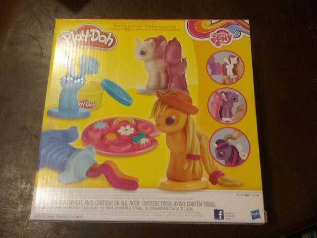 Play-Doh My Little Pony Rainbow Dash Style Salon Set with 6 Cans of Sparkle  Play-Doh 