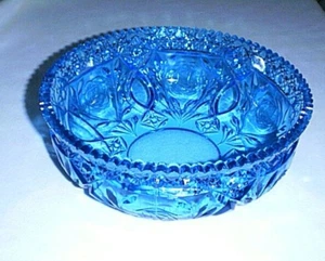 Elegantes blaues geschliffenes Glas mit Sägezahnrand Servier-/Obst-/Herzstück 10" Schüssel - Bild 1 von 4