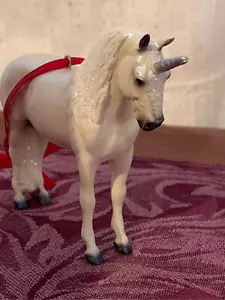 Breyer Modellpferde Weihnachten Aldo Einhorn Ornament 2023 - Bild 1 von 6