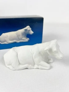 Vintage 1987 Avon Christmas Nativity White Porcelain Cow with Box - Picture 1 of 7