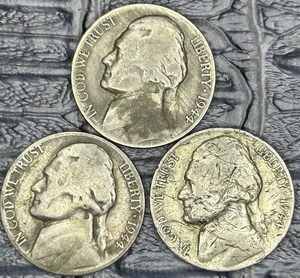 Lot Of 3 1944-P D Jefferson War Nickels ~ 35% Silver - Picture 1 of 2